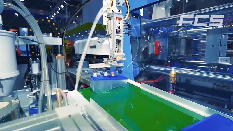 Injection molding of LSR + PC pen holder
