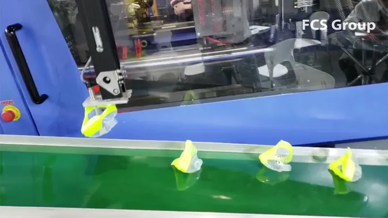 Injection molding of two-component oxygen mask