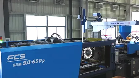 Bucket Injection Molding Machine
